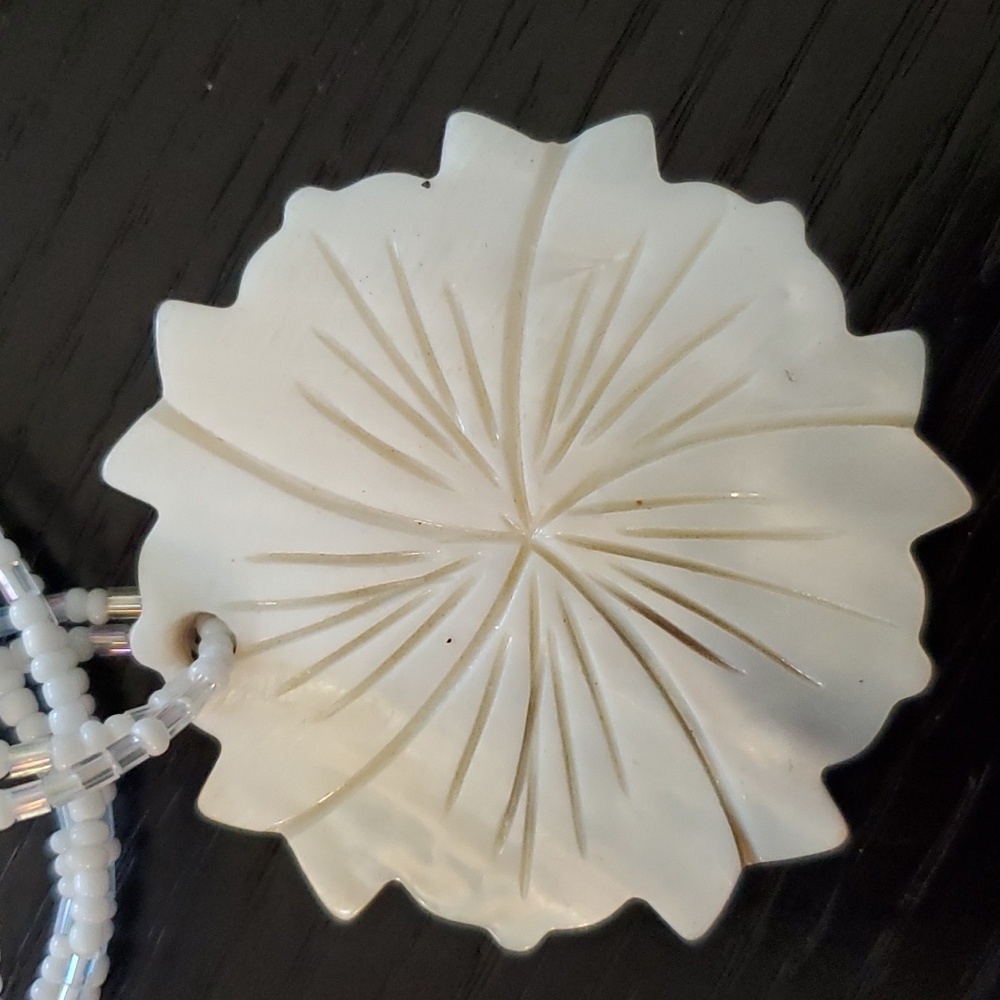 Shell Choker Necklace - Picture 2 of 4